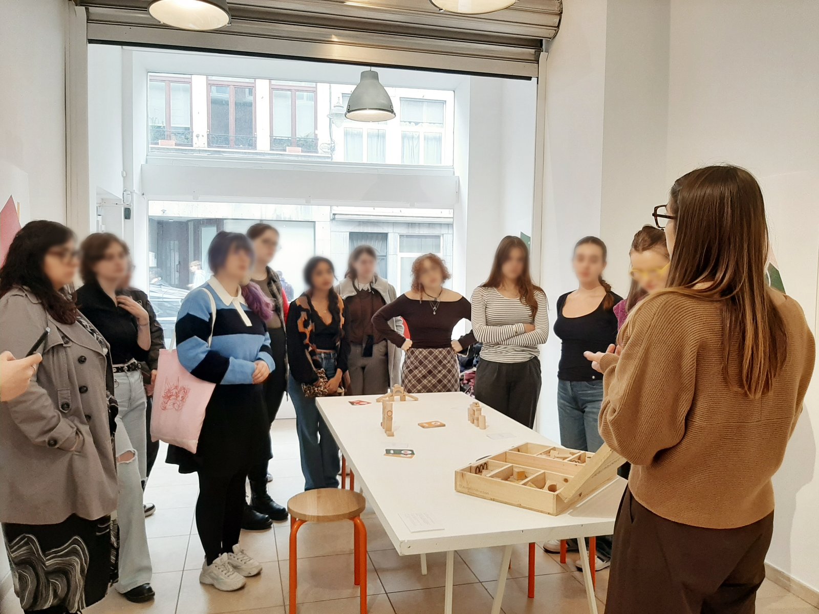 Présentation à des groupes scolaires, octobre 2025